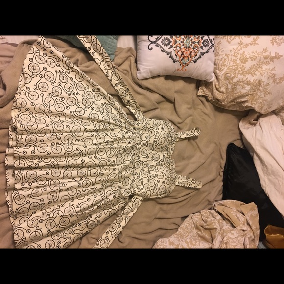 Dress - Picture 2 of 7